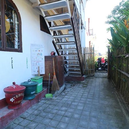 Hotel Kris Kos à Canggu Extérieur photo