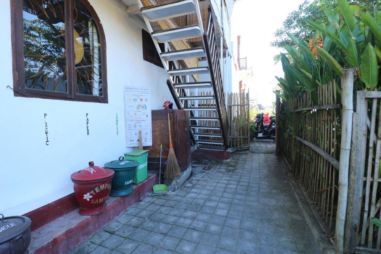 Hotel Kris Kos à Canggu Extérieur photo
