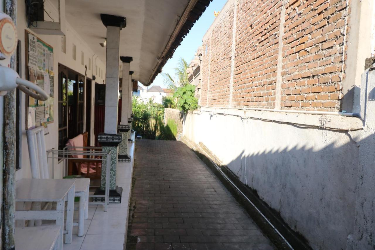 Hotel Kris Kos à Canggu Extérieur photo