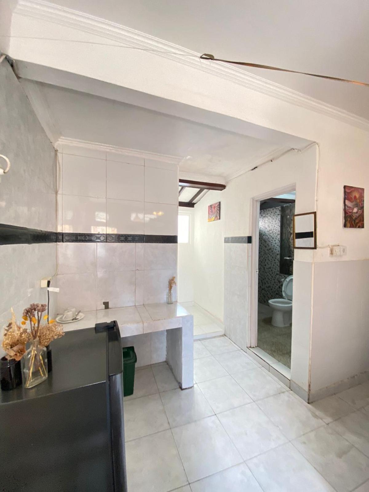 Hotel Kris Kos à Canggu Extérieur photo