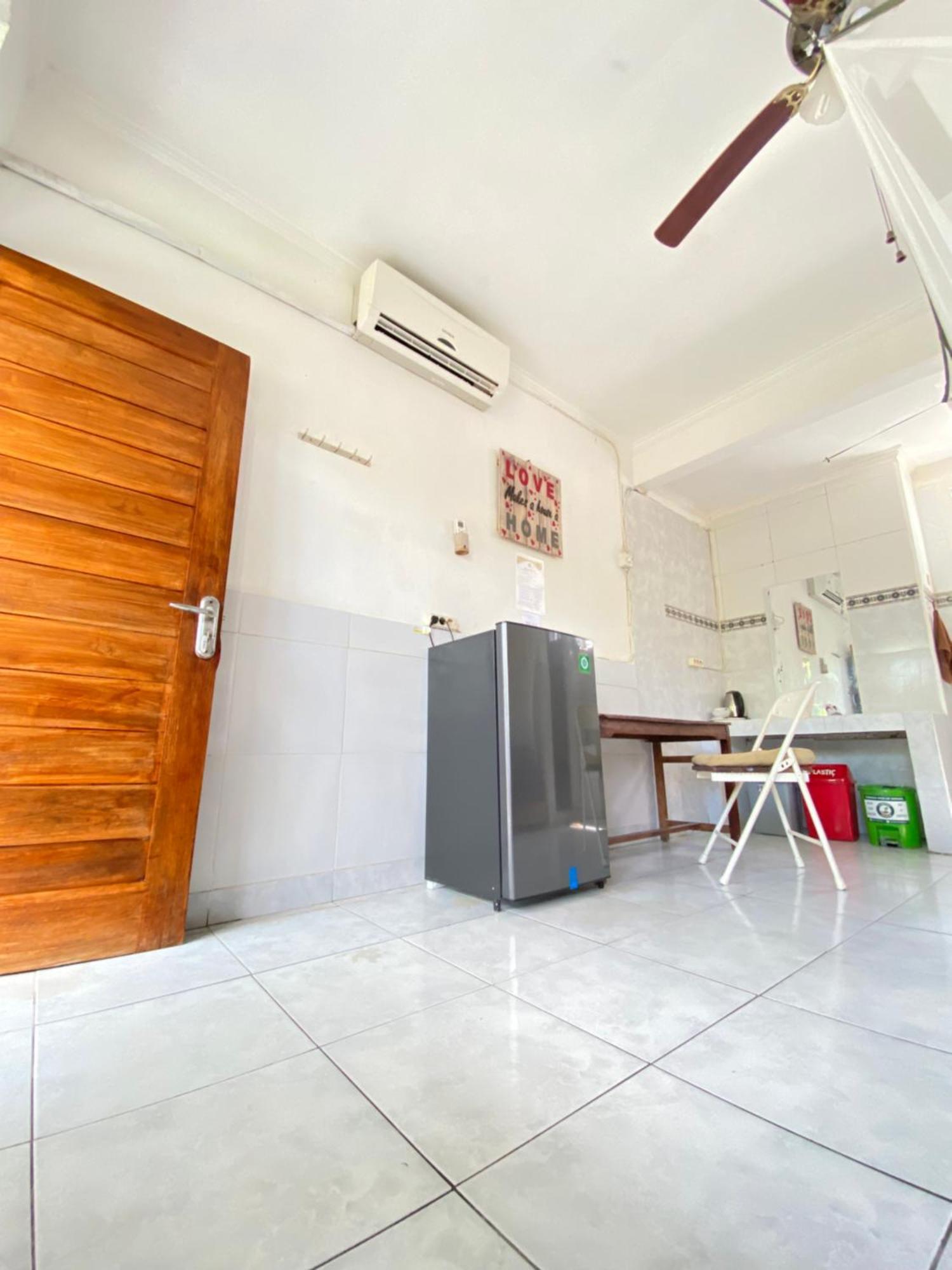 Hotel Kris Kos à Canggu Extérieur photo